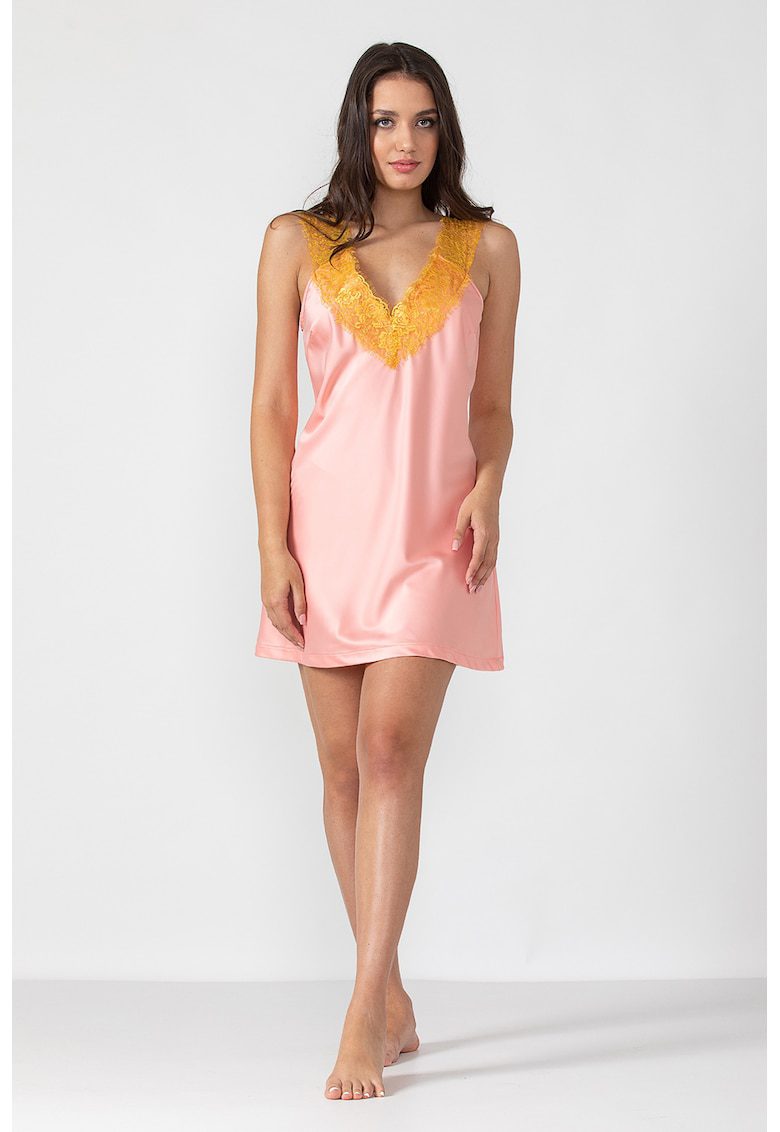 Neglijeu roz pastel fara maneca cu decolteu in V si dantela Pearl